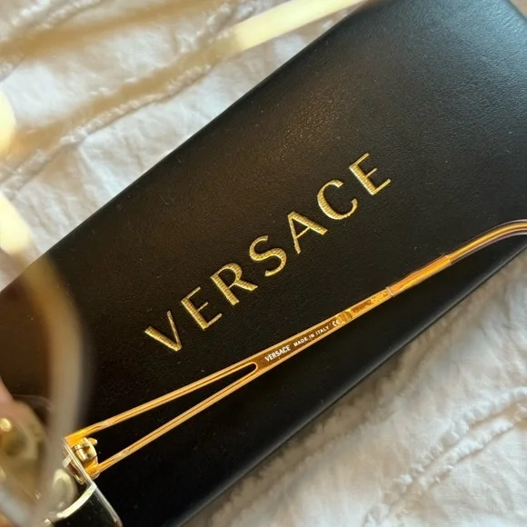 Versace | Y2K Medusa Sunglasses with Gold Frame and Pink Lenses - Picture 4 of 7